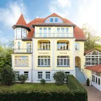 Strandresidenz Villa Verdi، فندق في كولونغسبورن