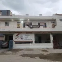 Luxury Heaven Hostel For Couples, Students, Faculties, Corporates – hotel w mieście Chaheru