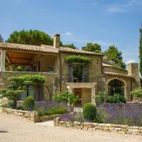 Domaine Les Roullets, Hotel in Oppède