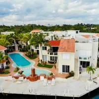 Stunning Large Remodeled Penthouse-Big Canal Views, hotel v destinaci Puerto Aventuras