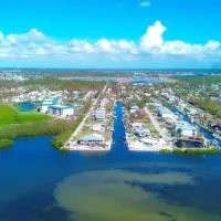 The Salty Sister Bayside Retreat Near Manasota Key Sleeps 6, hotel a Englewood