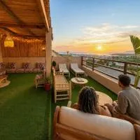Banana Surf Camp - Yoga Vibe and Retreat Oceanfront, ξενοδοχείο σε Aourir