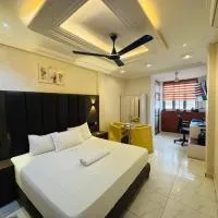 Texas Royal Hotel، فندق في Pokuase