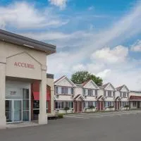 Travelodge by Wyndham Drummondville โรงแรมในดรัมมอนวิลล์