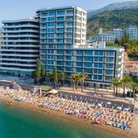 Luxury Two Bedroom Apartment Sunraf Residence - BeachFront & Pool, hotel Bečićiben