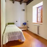 Ostello dell'Eremo di Santa Caterina del Sasso, хотел в Leggiuno