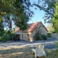 Gîte cosy 6 personnes, avec jardin en Normandie, proche des plages du débarquement et du Mont Saint-Michel、La Luzerneのホテル