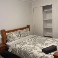 R7 Bright Spacious Room near Perth Airport with AC, hotel a Perth