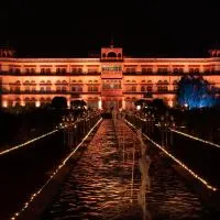 Umaid Palace Dausa - Lakeside Heritage Resort - Near Shri Mehandipur Balaji Temple - Near Chand Baori Stepwell Abhaneri & Bhangarh Fort, hotel sa Dubbī