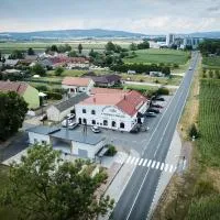 Rybářská restaurace a penzion u Horáků, hotel em Uničov