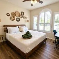 Private Suite with living room and king bed -Sequoia Nat'l Park、バイセイリアのホテル