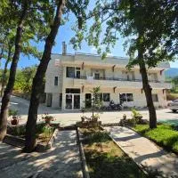 Hotel Restaurant Ujimira, hotelli kohteessa Radomirë