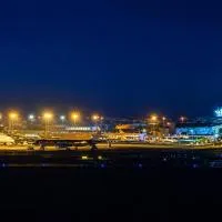 Premium 3BR Hotel Apartment with Direct Airport View, хотел в Кайро