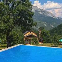 Etno domaćinstvo Dvožak، فندق في بلوزين