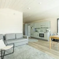 Stunning, modern mini-home 5 miles from the airport!, hotel a Kempele