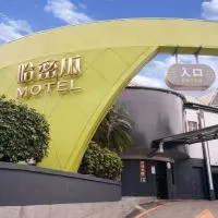 Guest Motel- Zhongli Branch، فندق في Pingzhen