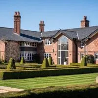 Country Barn Studio with Bi-Fold Doors & Gym, хотел в Pickmere