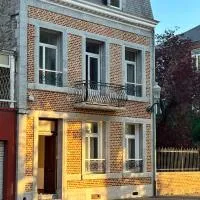 Maison de maître de 5 chambres jusque 10 voyageurs, hotel u gradu Žive