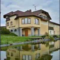 Penzion Starý Dvůr, hotel a Nové Dvory