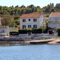 Apartments by the sea Lumbarda, Korcula - 9135, hotel v destin&aacute;cii Lumbarda