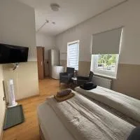 Meine में, होटल Zimmer für 2 Personen-Bad-Kühlschrank-TV-11