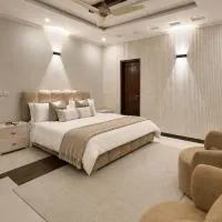 Celeste House DHA Phase 5 -1 Min from CBTL and Jalal Sons P5, hotel di Lahore
