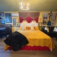 Historic Ziegler Inn and Suites with Whimsical Themed Rooms, khách sạn ở New Bern