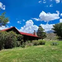 Pack Creek ~ Farm House, hotel em Moab