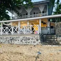 The White House on Bunaken Island – hotel w mieście Bunaken