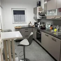 Private bungalow with garden 2 bedrooms 1 bathroom complete, hótel í Norderstedt