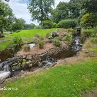 Lovely 2 Bedroom Modern Ground Floor Flat, hotel Clydebankben