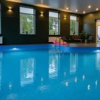 Lapsiņmuiža Pool House - Pool, Sauna & Hot-tub included، فندق في Dzedri