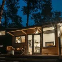 Refuge Bay's Aqua Tiny Home - Luxury Off Grid Escape, hotel em Cherhill