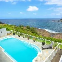 42 Loves Bay 5 Bedroom Sea cliff View House with Pool, hotel en Kiama