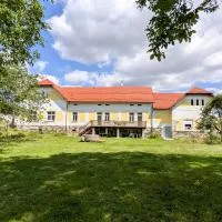 Statek Osmička: Dolní Hořice şehrinde bir otel
