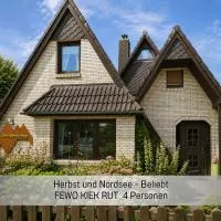 Ferienwohnung KIEK RUT - Wallbox & Sauna, NEU Kaminofen, alles für die Familie, zusätzlicher Loft in Harlesiel Hauseigenen - KÜSTENBUCH und SIETROPFEN、ヴィットムントのホテル