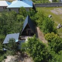 Family Guest House, хотел в Kʼarashamb