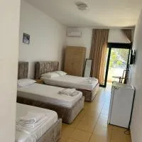Petro's Inn HOTEL JF DHERMI, hotell i Dhërmi
