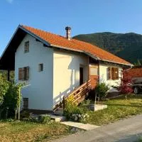 Dedina Klet - Vineyard Cottage with Mountain View、Prigorecのホテル