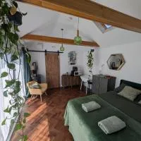 Stylish central Horsham residence with parking and hot tub、ホーシャムのホテル