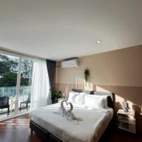 Triples Sunset Beach, Hotel in Strand Patong
