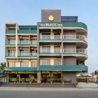 Majestic Royal by Travel Pleasure Hotels, hotel u gradu Akalkot
