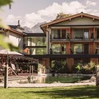 Maria Alm am Steinernen Meer में, होटल Wellness und Brunch Hotel MorgenZeit beheizter Naturteich Genuss Frühstück bis 13 Uhr Hochkönig Sommercard