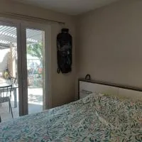 Belle chambre avec salle d eau et wc privatif à Eyragues, hotel v destinácii Eyragues