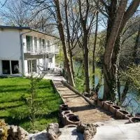 Green River Matka - Guest House, hotel en Dolna Matka