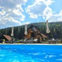 Brvnara Miris Bora - sa bazenom -, hotelli kohteessa Šljivovica