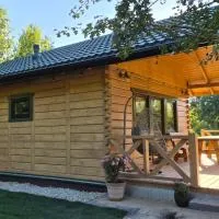 Komfortowy domek Zakątek na Wzgórzu、Siedliskaのホテル