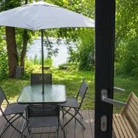 Tiny house nad rzeką, hotel u gradu Sambory