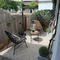 Micro Maison indépendante, hotel in Commelle-Vernay