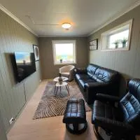 Basement apartment on Ulstein, hotel em Ulstein